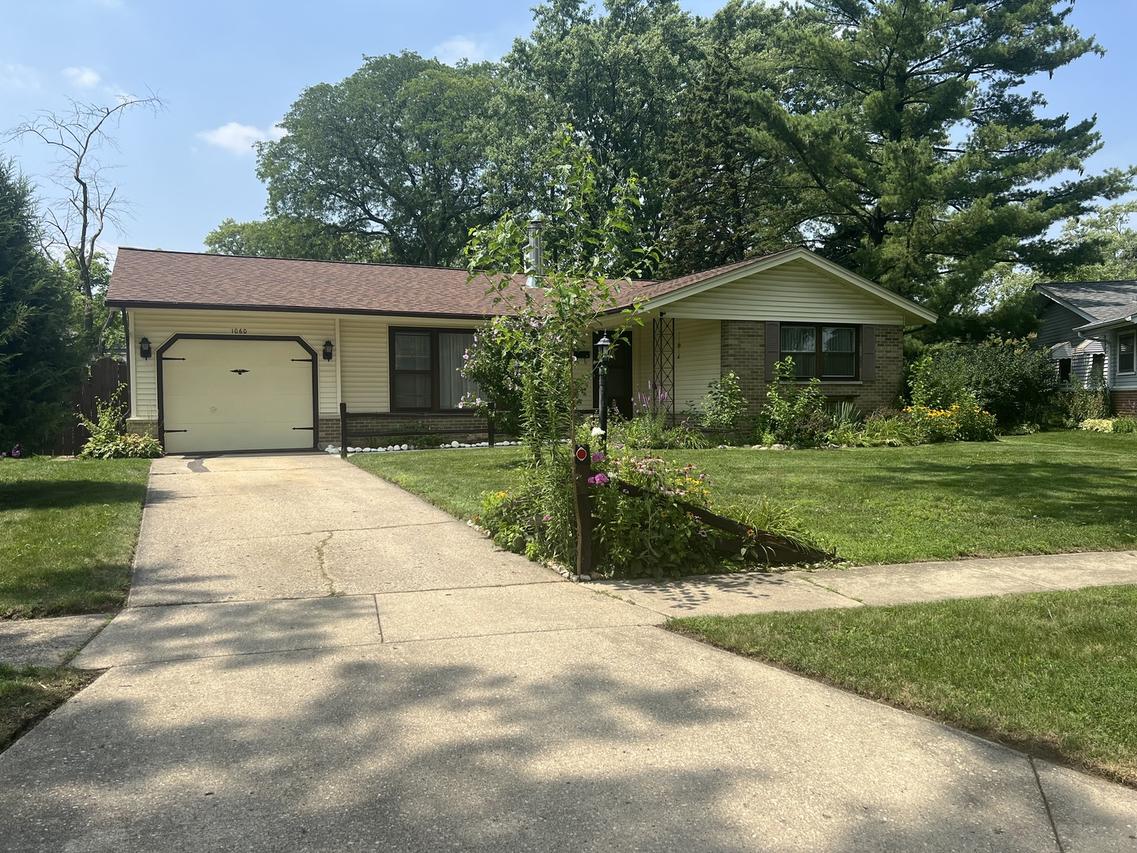 1060 Warwick Ln., Elk Grove Village, IL 60007