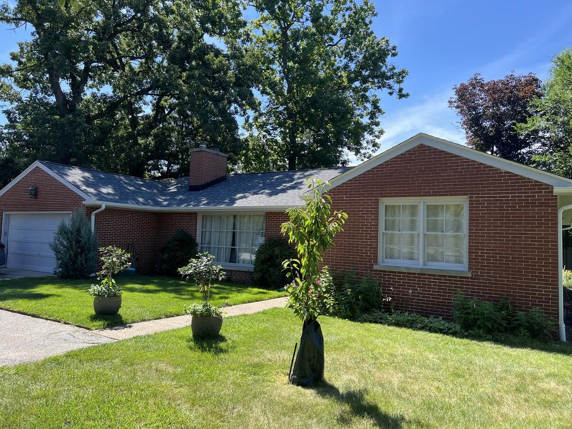 985 W Deerpath Rd., Lake Forest, IL 60045