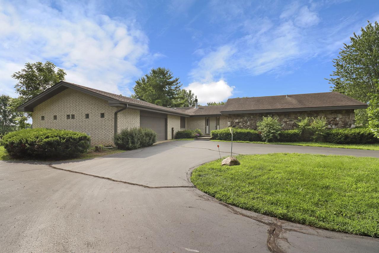 42213 N Crawford Rd., Antioch, IL 60002