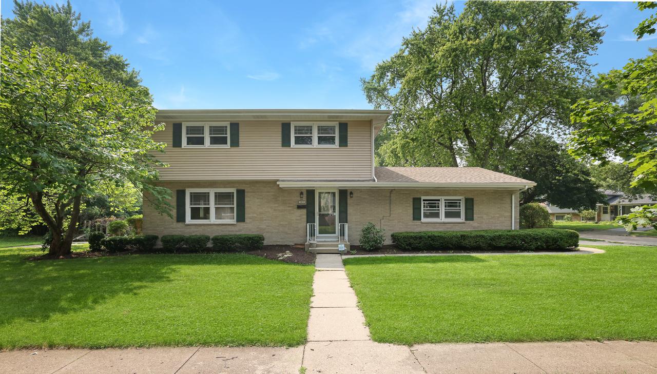 303 S 15th St., St. Charles, IL 60174