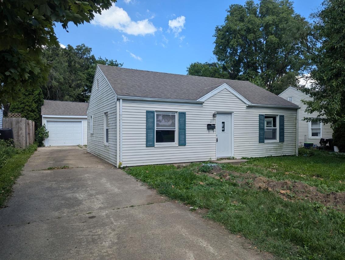 27 James Rd., Rantoul, IL 61866