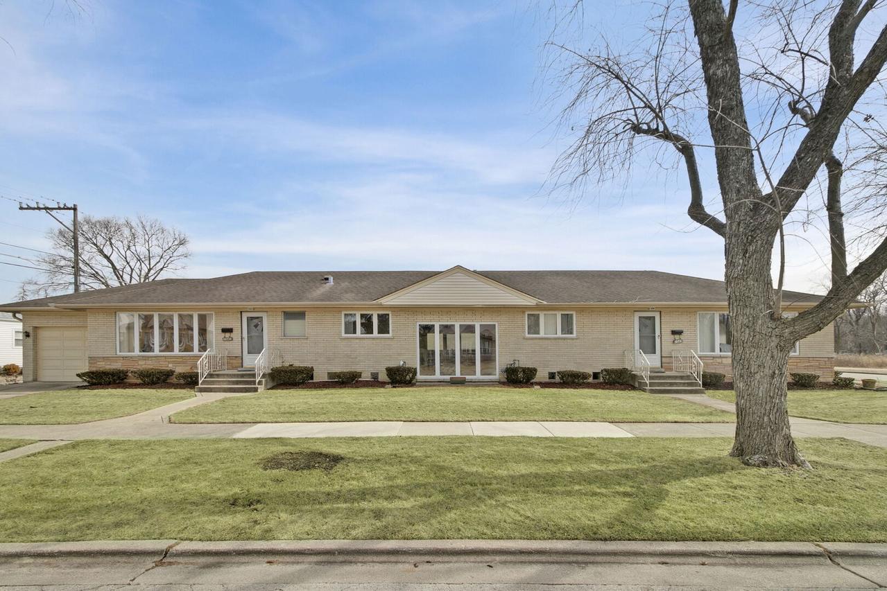 2547 2nd Ave., North Riverside, IL 60546
