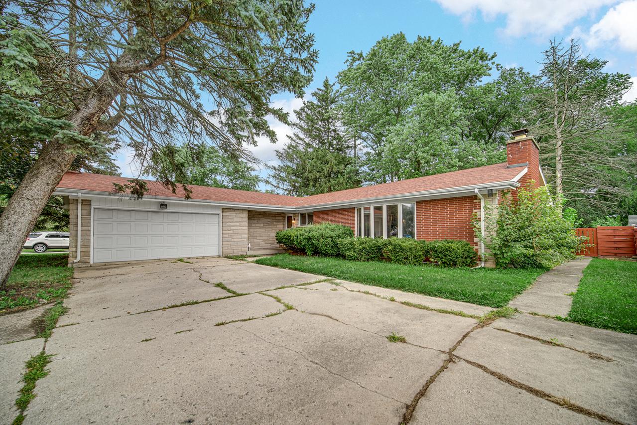 961 Trask St., Aurora, IL 60505