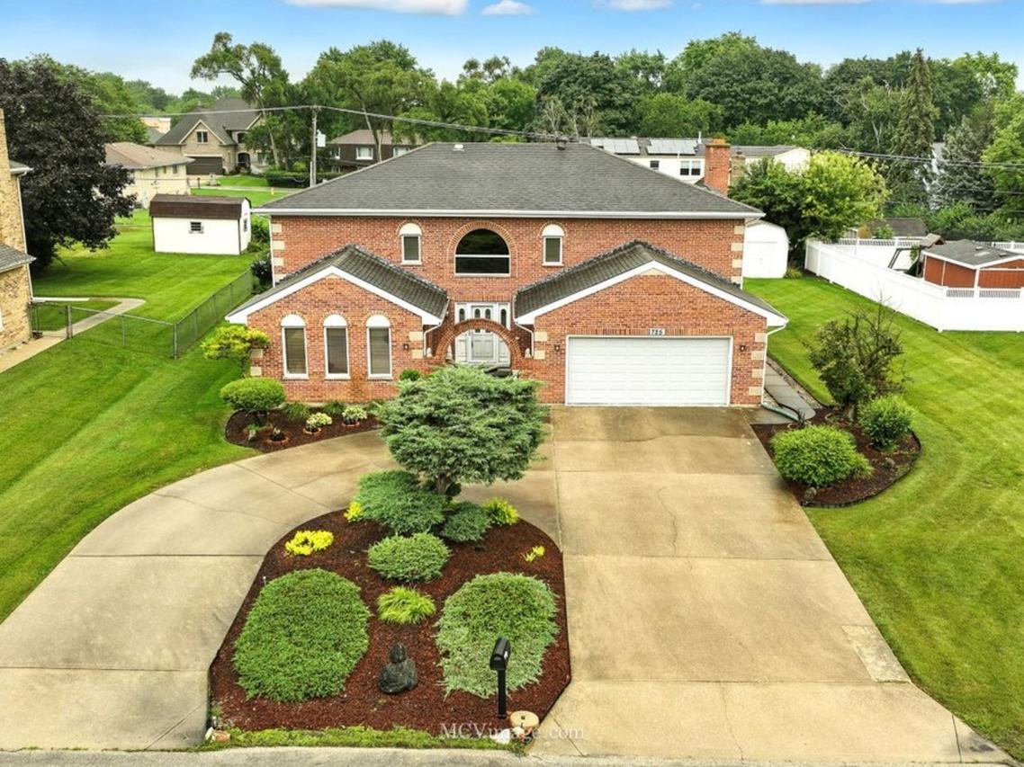 725 N 8th Ave., Addison, IL 60101