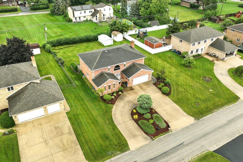 725 N 8th Ave., Addison, IL 60101