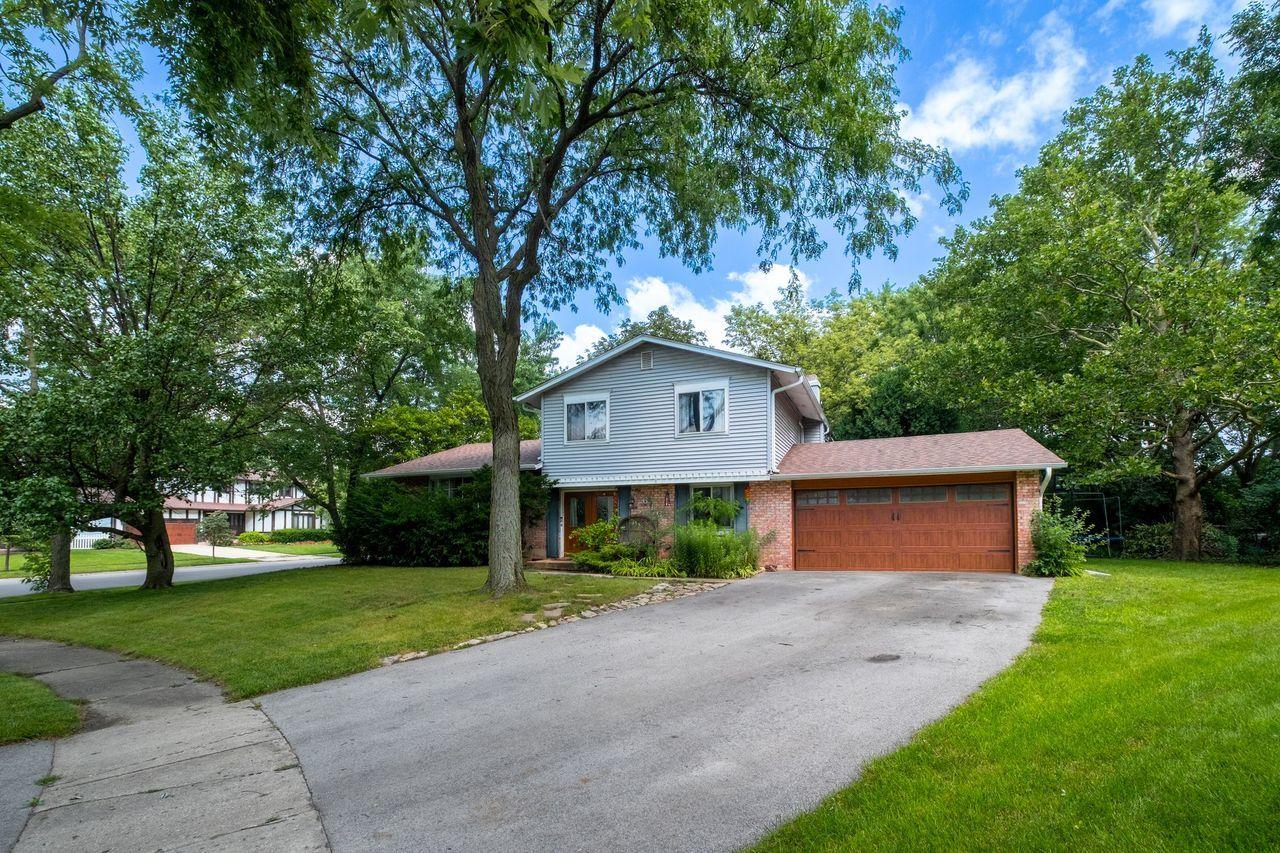 616 N Pinecrest Rd., Bolingbrook, IL 60440