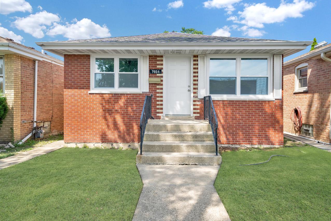 7654 Lavergne Ave., Burbank, IL 60459