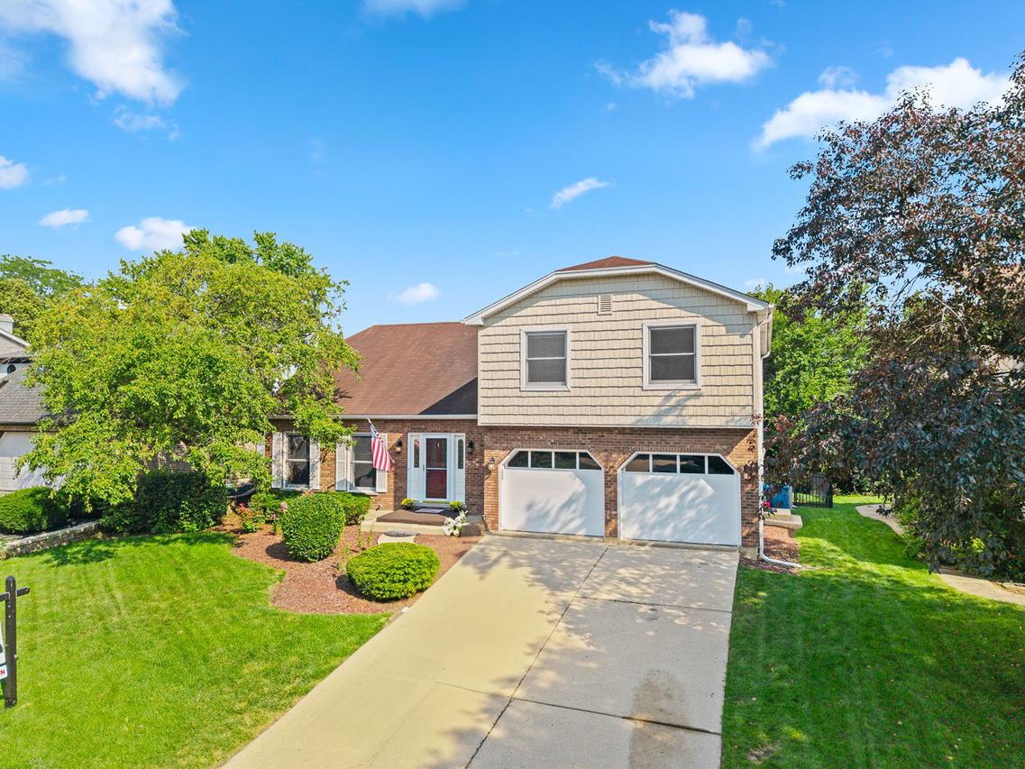 140 Amherst Dr., Bartlett, IL 60103