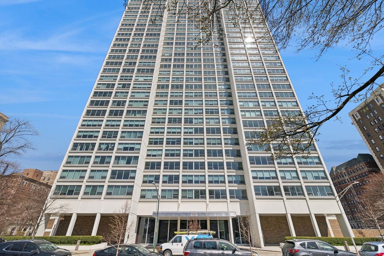 1700 E 56th St. #310, Chicago, IL 60637