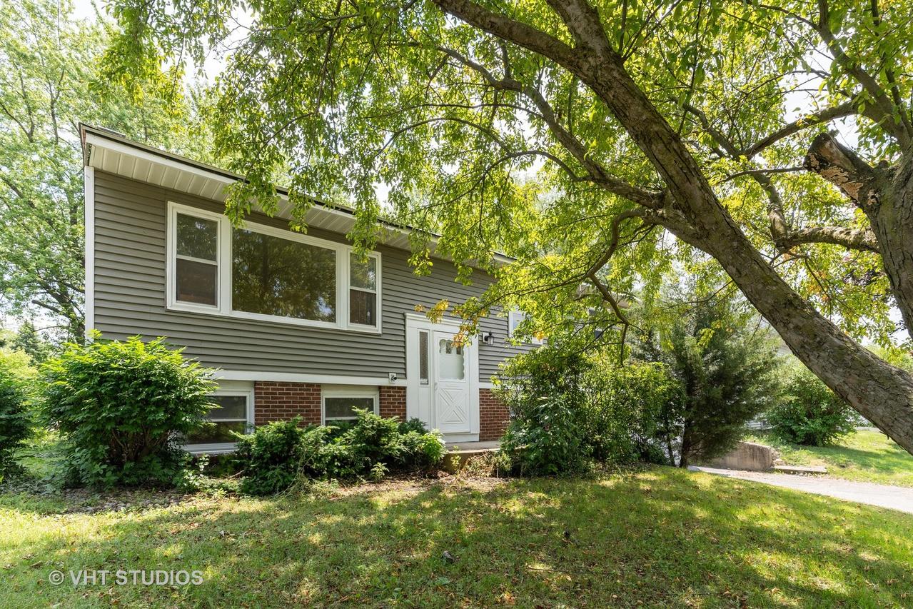 6967 Hemlock St., Hanover Park, IL 60133