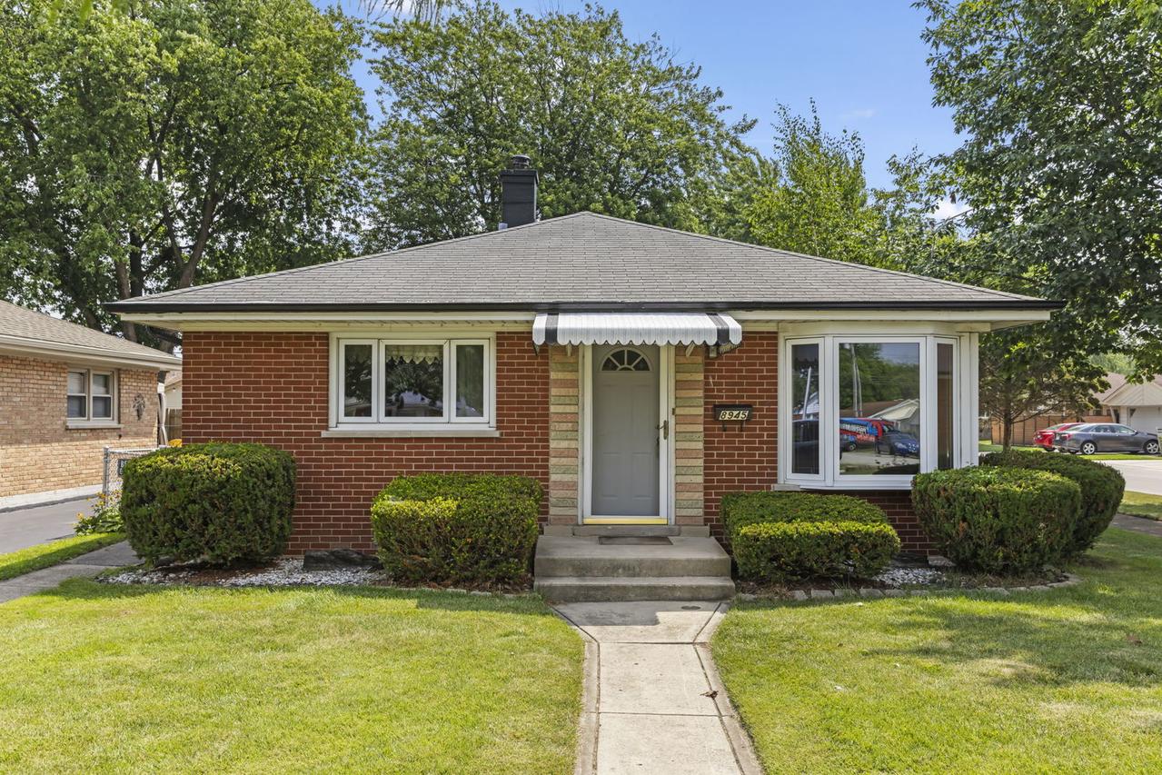8945 Sproat Ave., Oak Lawn, IL 60453