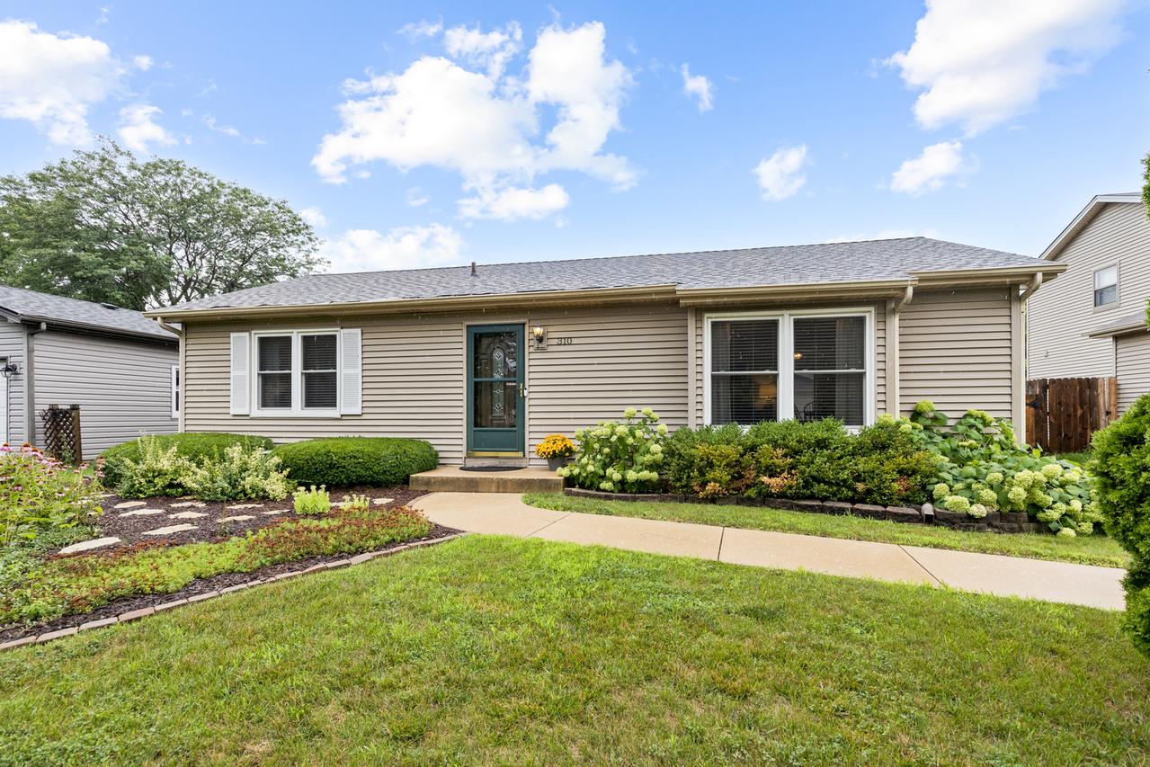 310 Pin Oak Dr., North Aurora, IL 60542