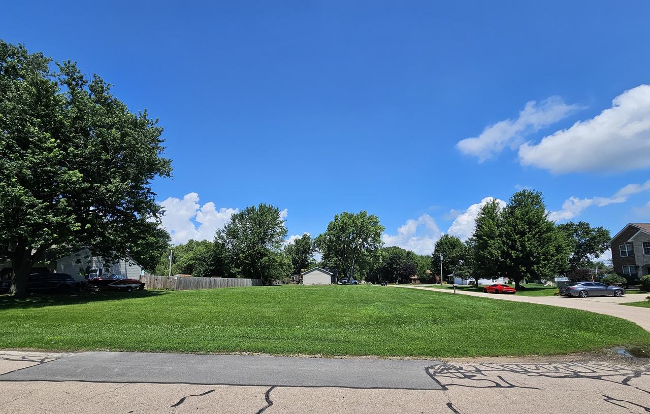 61 Tammy Ln., Lake Holiday, IL 60552