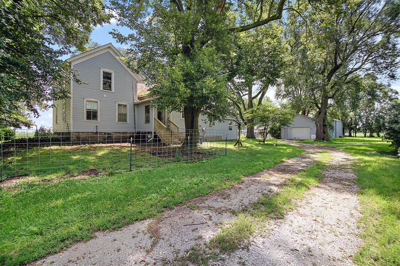 1757 E 3000n Rd., Martinton, IL 60951
