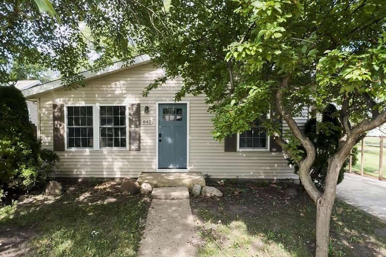 842 N Walnut St., Monticello, IL 61856