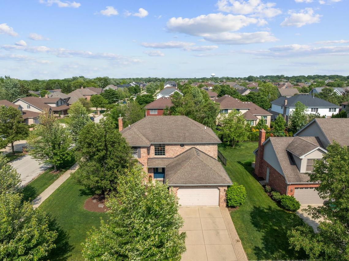 1215 Pendleton Dr., Lemont, IL 60439