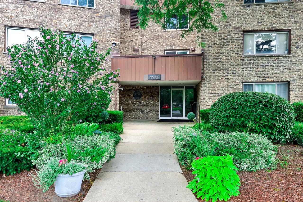 2650 Brookwood Way Dr. #201B, Rolling Meadows, IL 60008