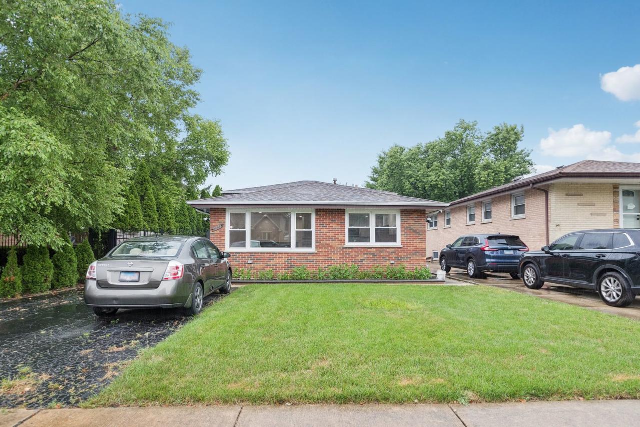 6437 W 82nd St., Burbank, IL 60459