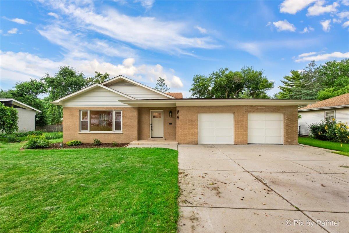 918 Delles Rd., Wheaton, IL 60189