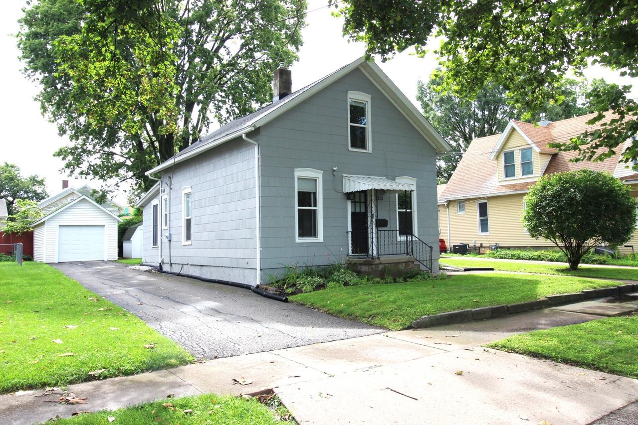 1213 N Madison St., Bloomington, IL 61701