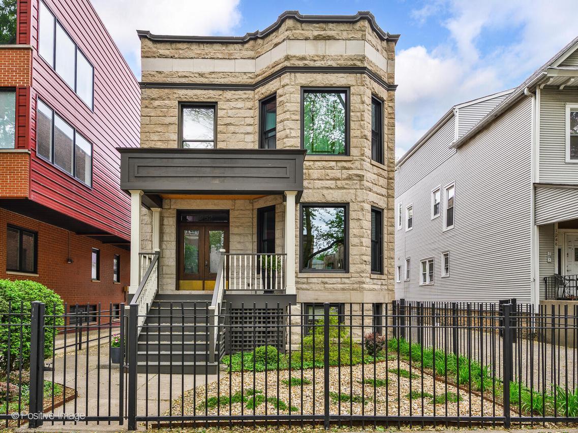 1252 W Carmen Ave., Chicago, IL 60640