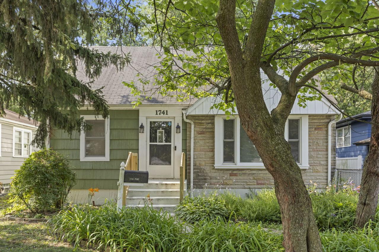 1741 Pine Rd., Homewood, IL 60430