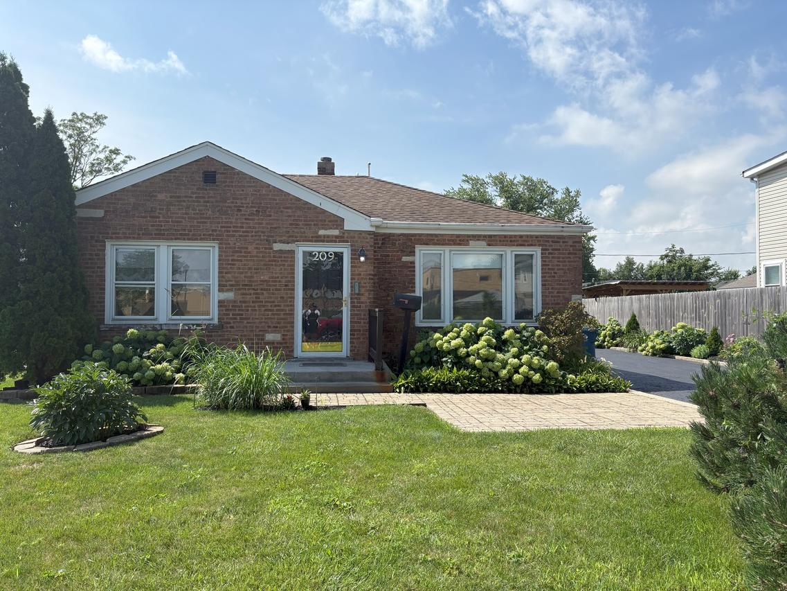 209 E Palmer Ave., Northlake, IL 60164