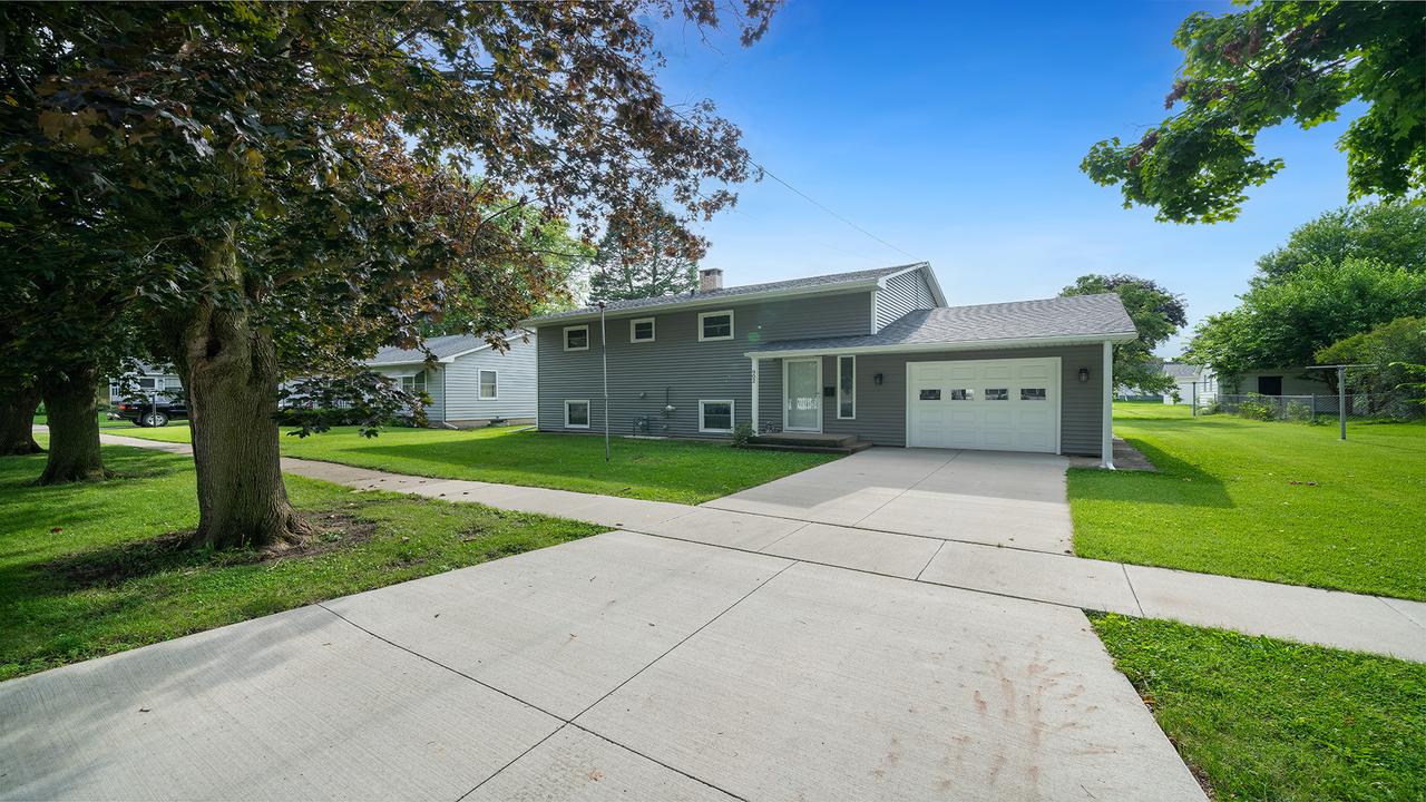 902 S 3rd St., Oregon, IL 61061