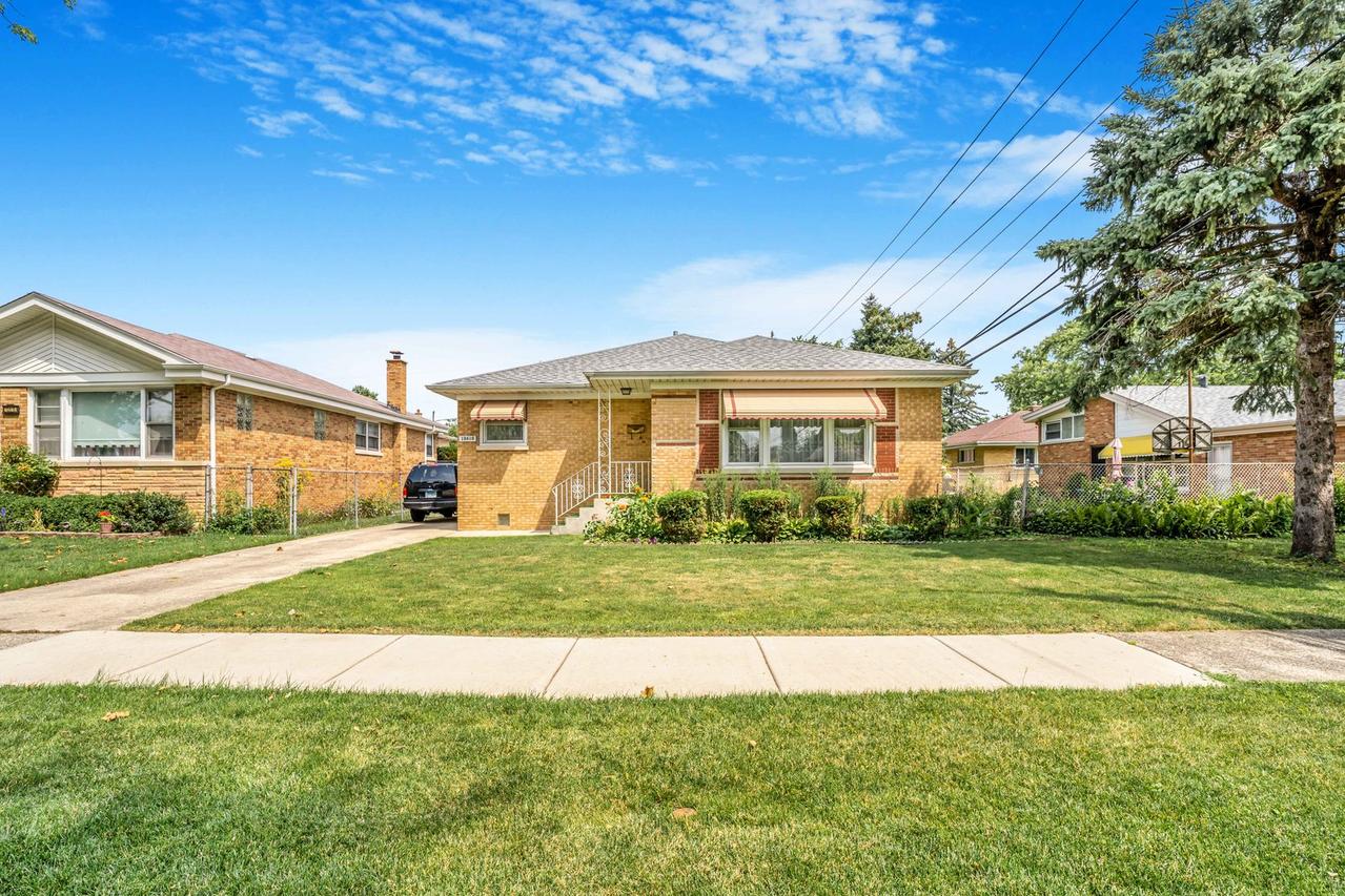10610 Essex St., Westchester, IL 60154