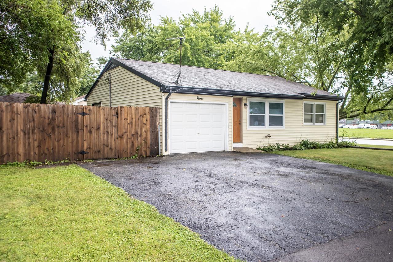 9 Helm Rd., Carpentersville, IL 60110