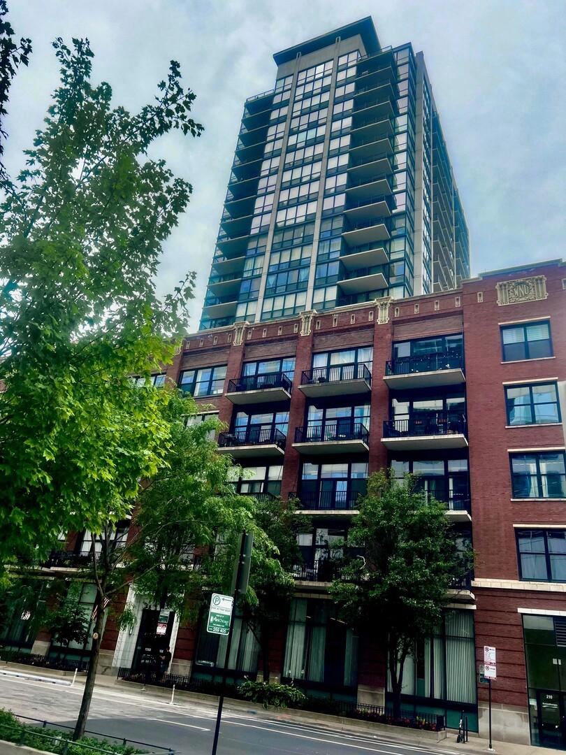 210 S Desplaines St. #P202, Chicago, IL 60661