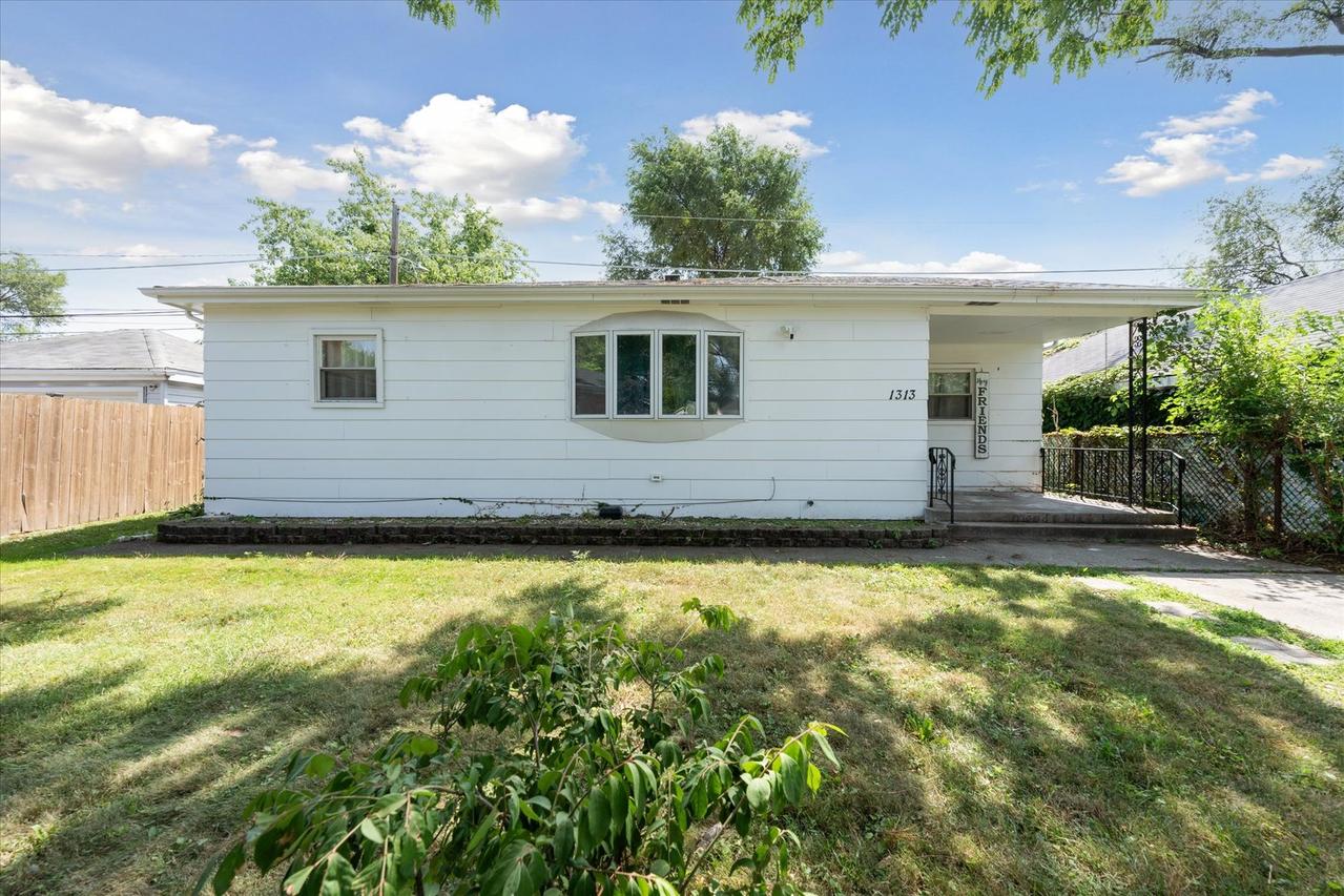 1313 Gordon Ave., Calumet City, IL 60409