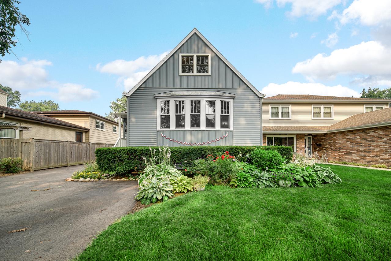 856 Margret St., Des Plaines, IL 60016