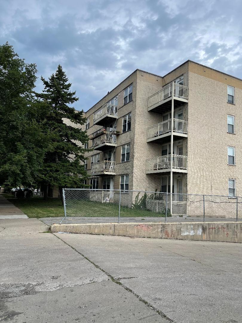 2501 W Touhy Ave. #102, Chicago, IL 60645