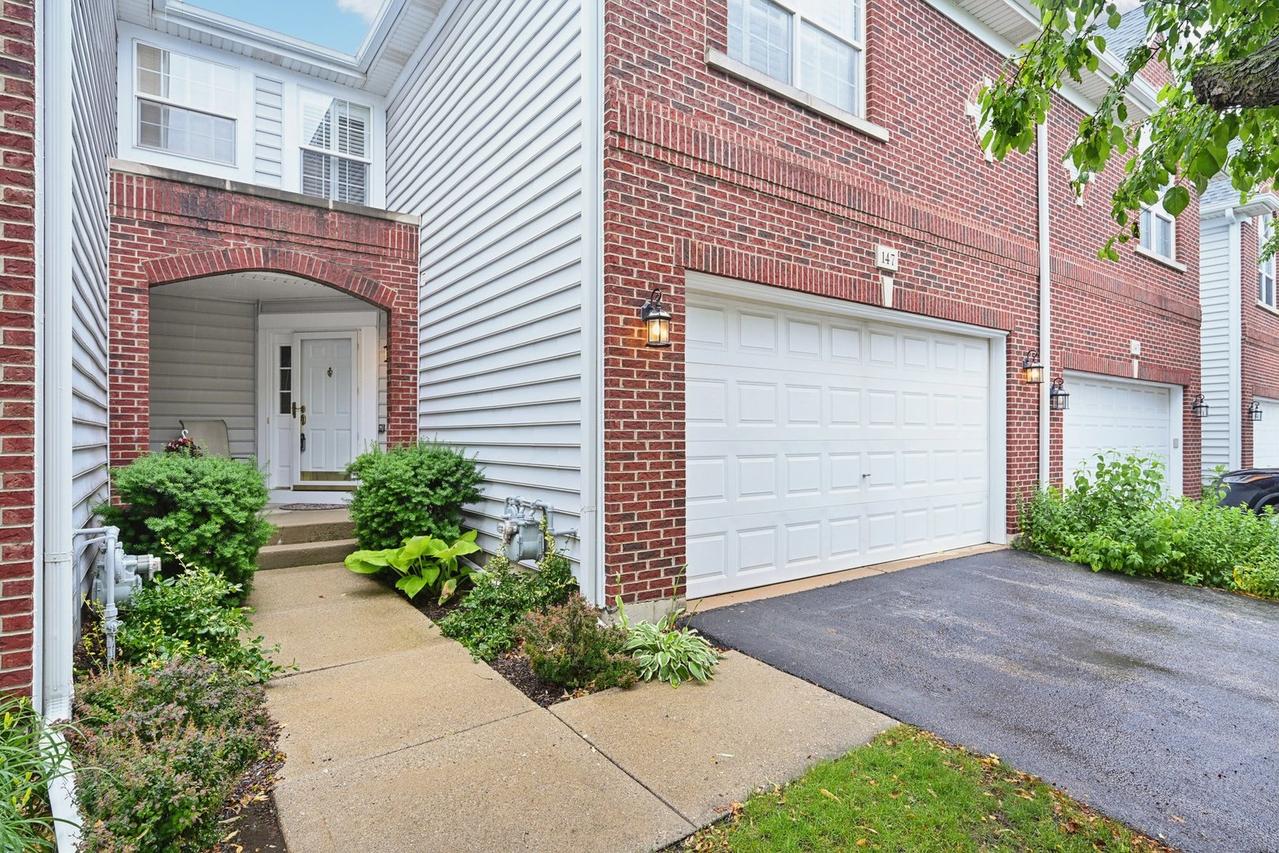 147 Fulbright Ln., Schaumburg, IL 60194