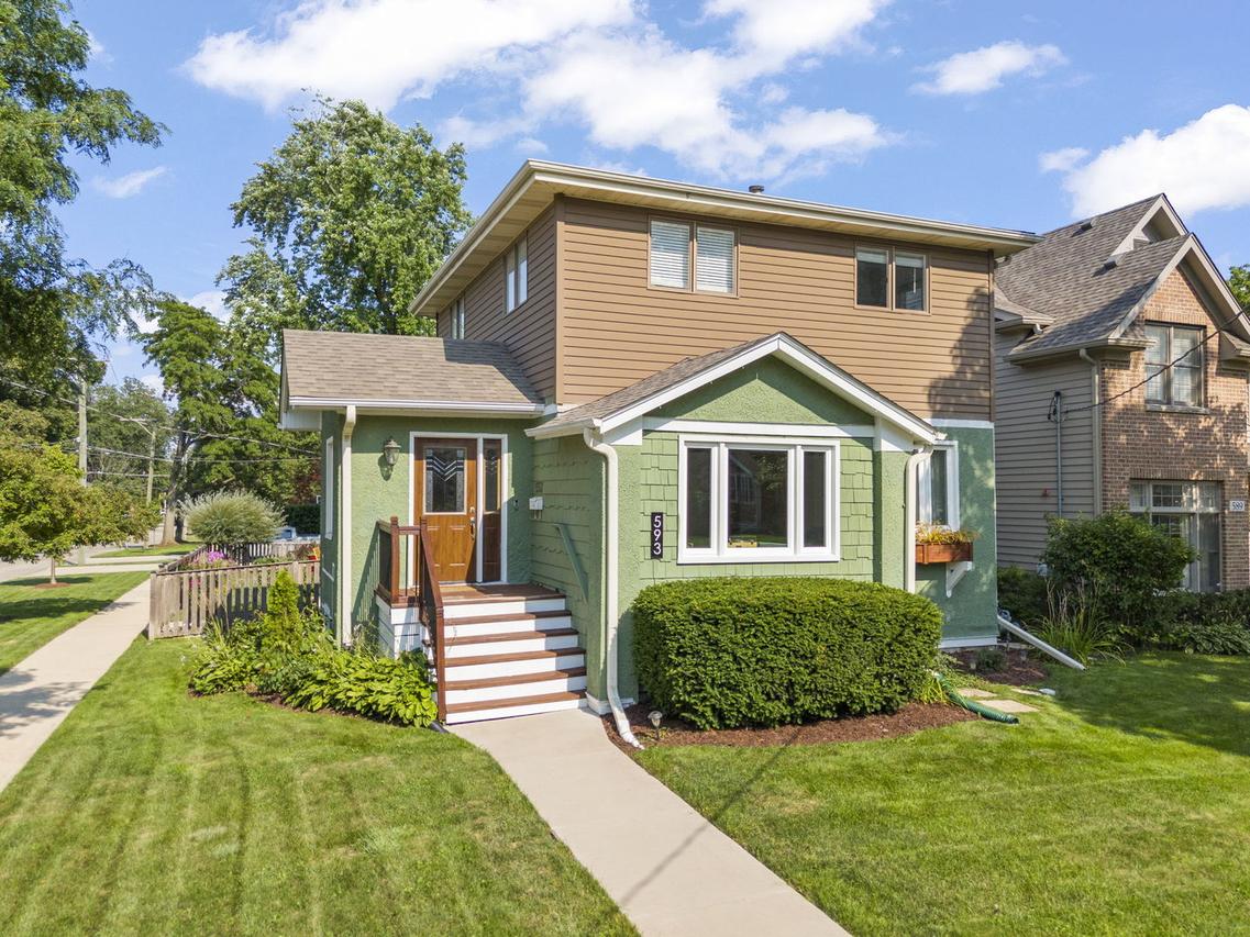 593 Prairie Ave., Glen Ellyn, IL 60137