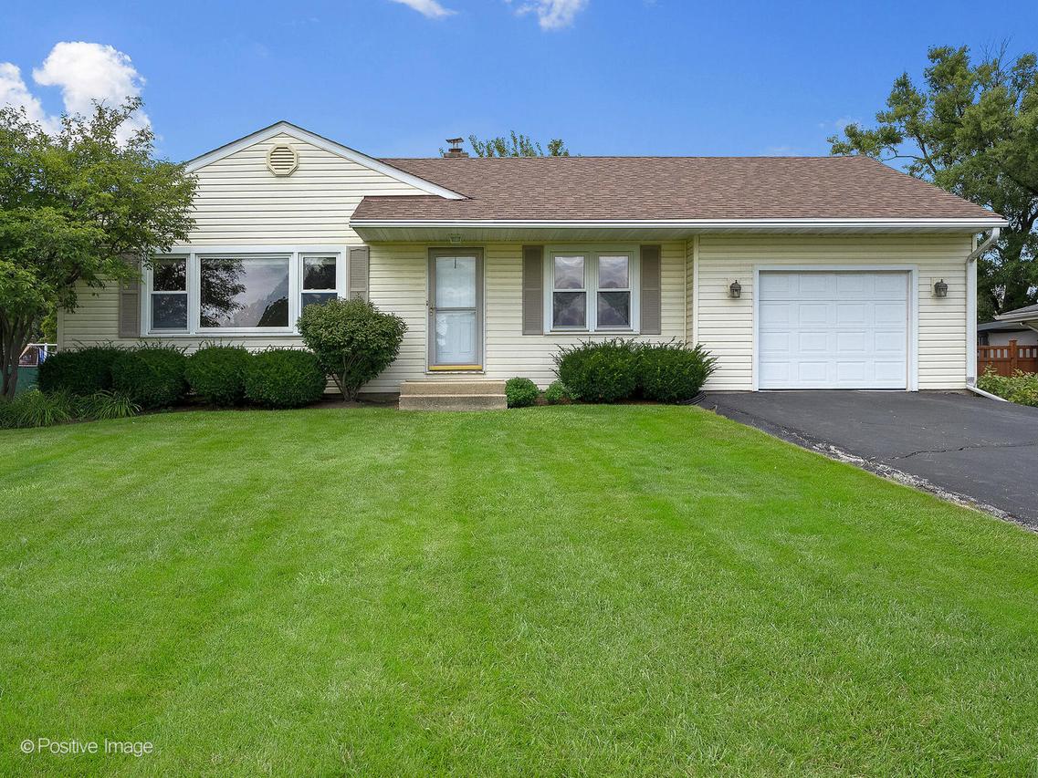 110 Holly Ave., Darien, IL 60561
