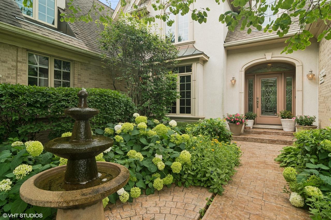 95 Beech Dr., Lake Zurich, IL 60047