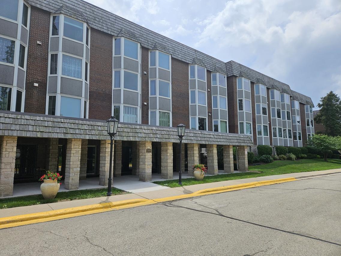2400 Windsor Mall #1E, Park Ridge, IL 60068