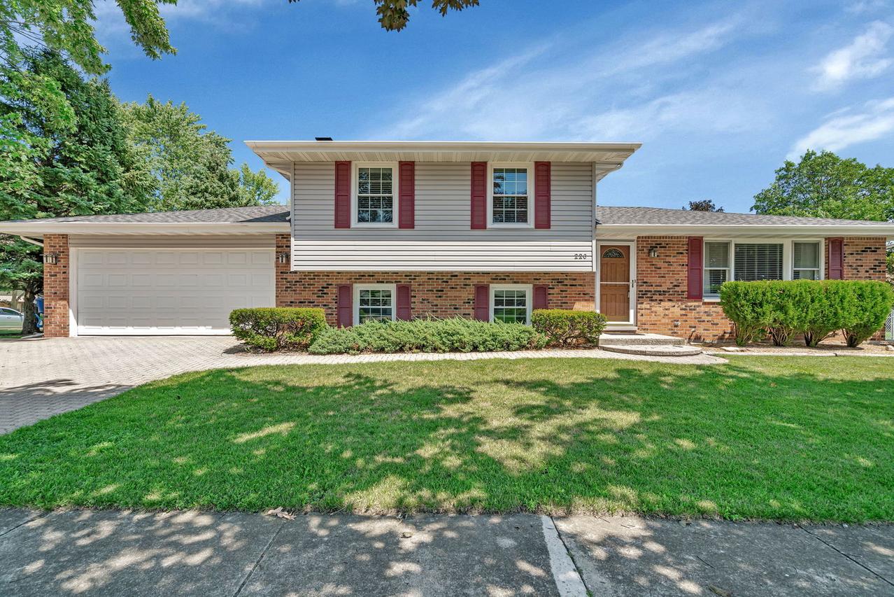 220 Shabbona Dr., Minooka, IL 60447