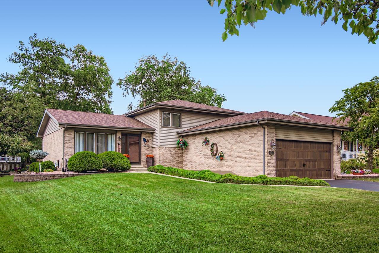 1220 E Wellwood Dr., Lockport, IL 60441