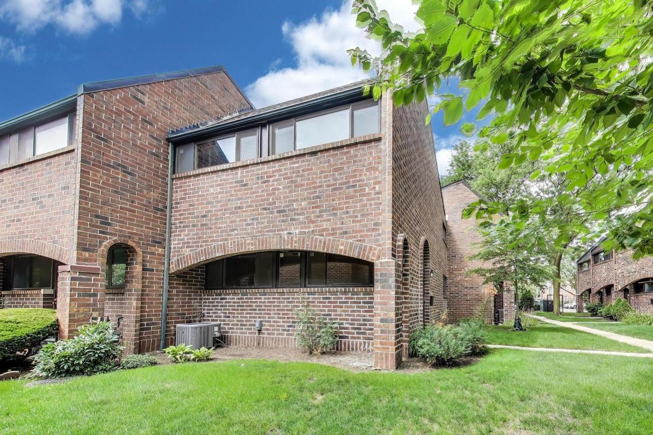 821 S Racine Ave. #D, Chicago, IL 60607