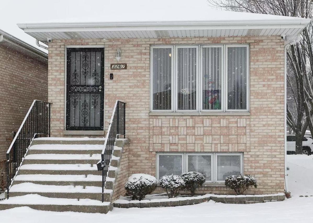 3267 S Hamilton Ave., Chicago, IL 60608