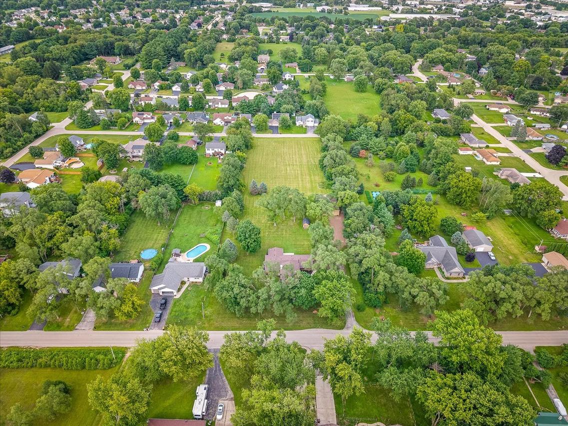 10829 Miller Ln., Machesney Park, IL 61115