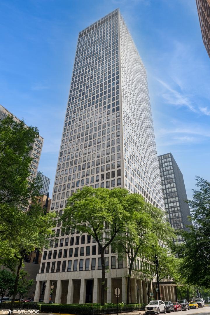 260 E Chestnut St. #1211, Chicago, IL 60611