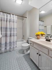 1520 Loatonia Ct., Libertyville, IL 60048