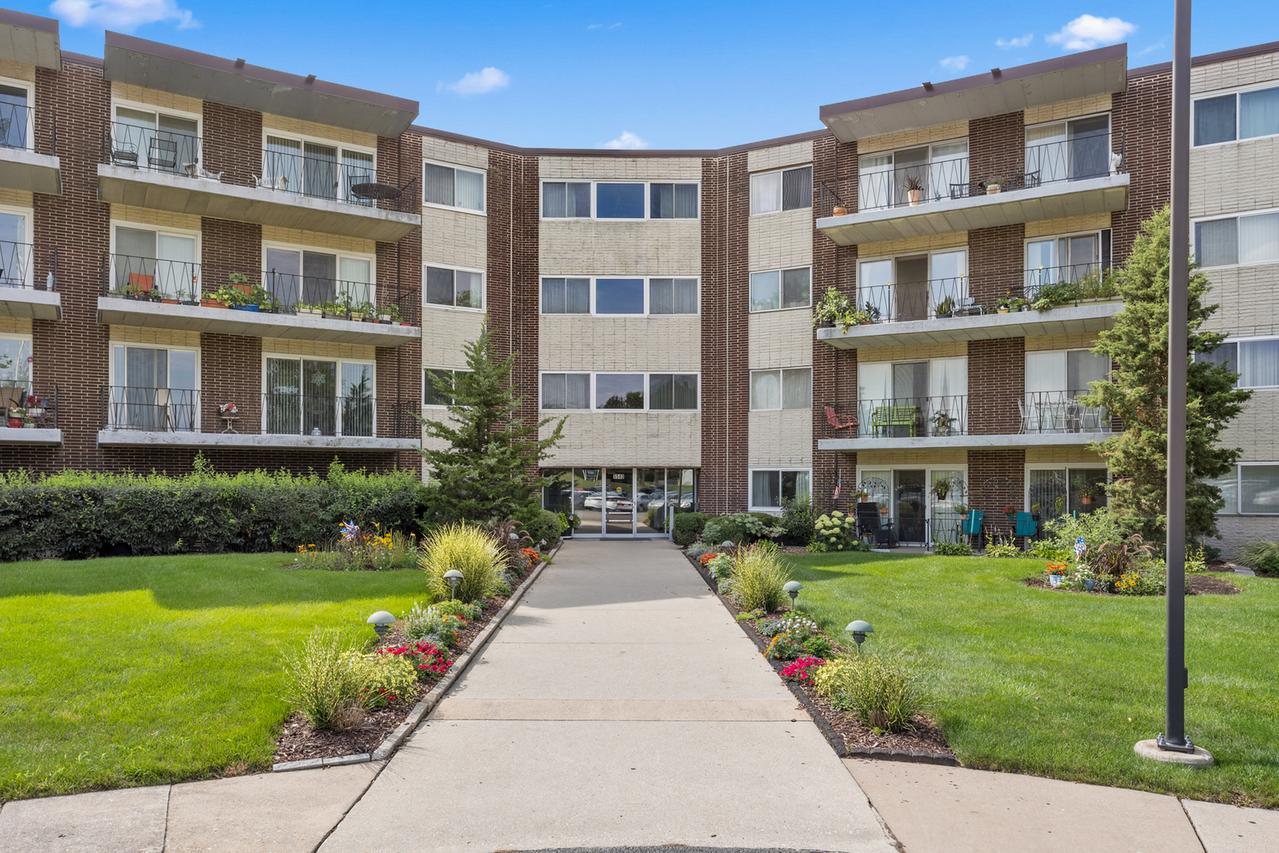 5540 Walnut Ave. #26A, Downers Grove, IL 60515