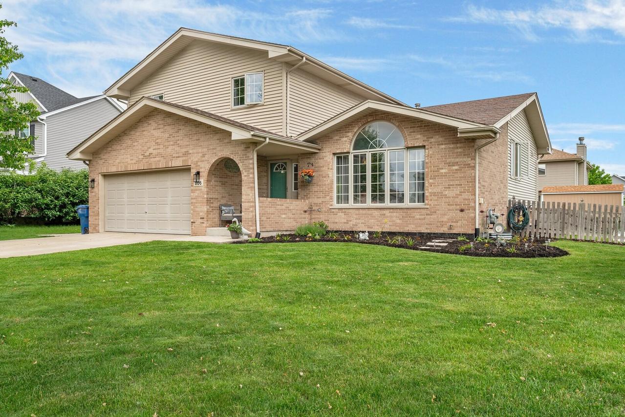 806 Feeney Dr., Minooka, IL 60447
