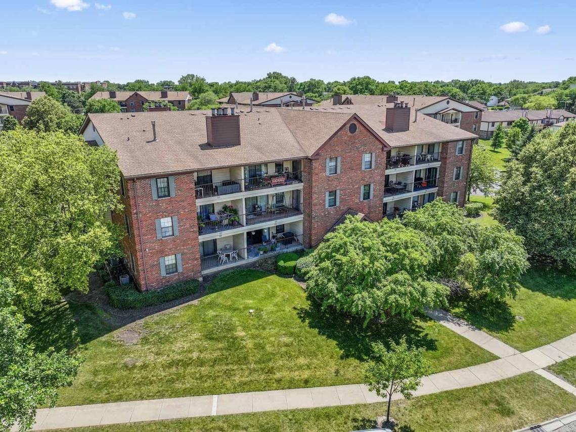 671 Hapsfield Ln. #105, Buffalo Grove, IL 60089
