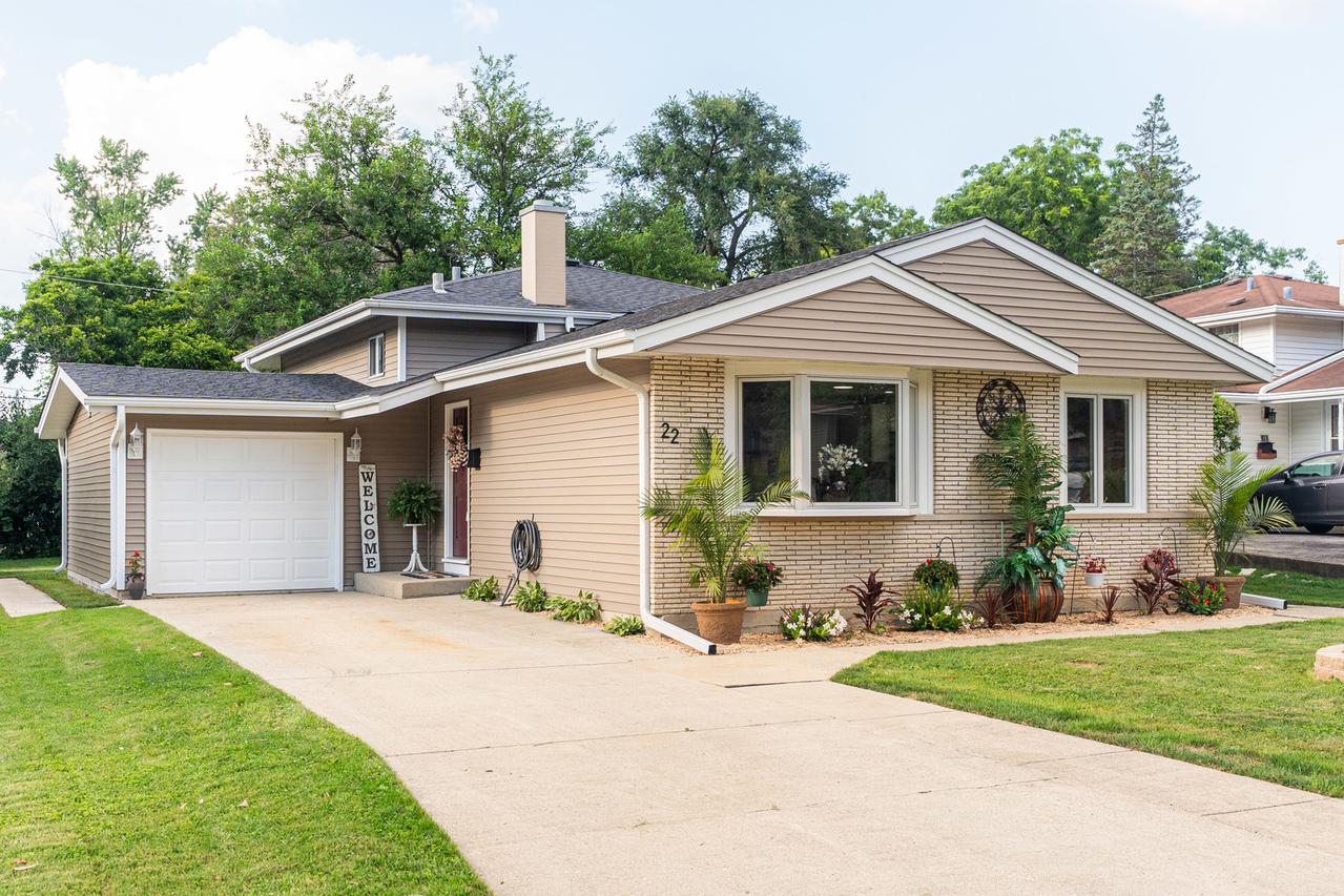 22 W Prairie Ave., Lombard, IL 60148